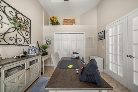 House in Sebring, Florida 4 bedrooms, 216.09 sq.m. № 1961931 - photo 8