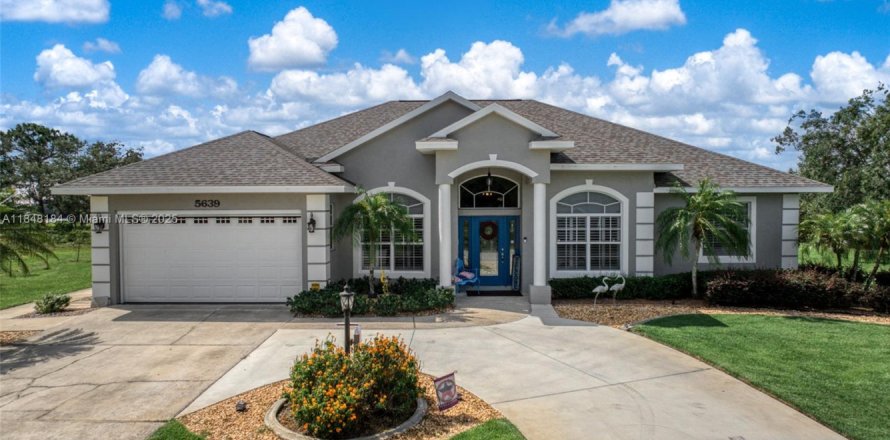 House in Sebring, Florida 4 bedrooms, 216.09 sq.m. № 1961931