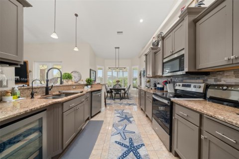 House in Sebring, Florida 4 bedrooms, 216.09 sq.m. № 1961931 - photo 17