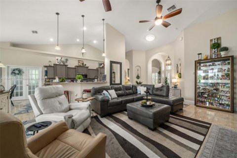 House in Sebring, Florida 4 bedrooms, 216.09 sq.m. № 1961931 - photo 19