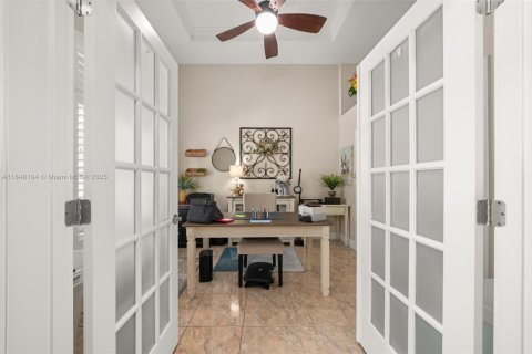 House in Sebring, Florida 4 bedrooms, 216.09 sq.m. № 1961931 - photo 9