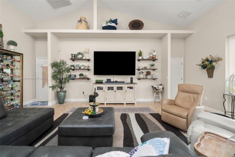 House in Sebring, Florida 4 bedrooms, 216.09 sq.m. № 1961931 - photo 22