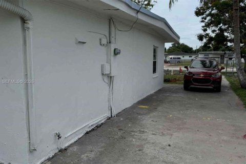 Купить виллу или дом в Майами-Гарденс, Флорида 3 спальни, 107.02м2, № 2022257 - фото 27