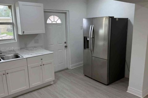 Купить виллу или дом в Майами-Гарденс, Флорида 3 спальни, 107.02м2, № 2022257 - фото 8