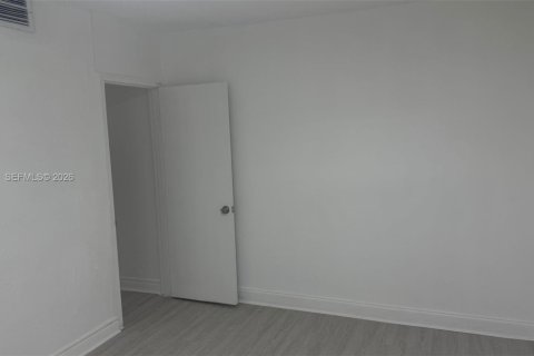 Купить виллу или дом в Майами-Гарденс, Флорида 3 спальни, 107.02м2, № 2022257 - фото 19