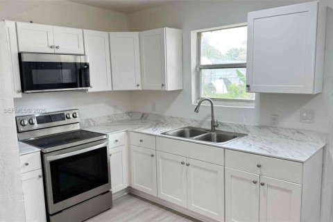 Купить виллу или дом в Майами-Гарденс, Флорида 3 спальни, 107.02м2, № 2022257 - фото 7