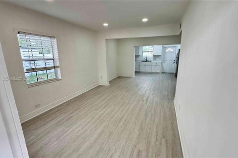 Купить виллу или дом в Майами-Гарденс, Флорида 3 спальни, 107.02м2, № 2022257 - фото 15