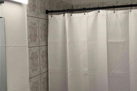 Купить виллу или дом в Майами-Гарденс, Флорида 3 спальни, 107.02м2, № 2022257 - фото 11