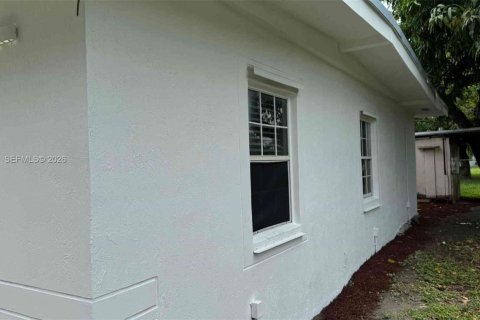 Купить виллу или дом в Майами-Гарденс, Флорида 3 спальни, 107.02м2, № 2022257 - фото 3