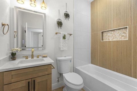 Купить виллу или дом в Виро-Бич, Флорида 9 комнат, 171.87м2, № 2089386 - фото 24