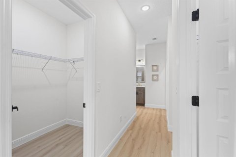 Купить виллу или дом в Виро-Бич, Флорида 9 комнат, 171.87м2, № 2089386 - фото 13