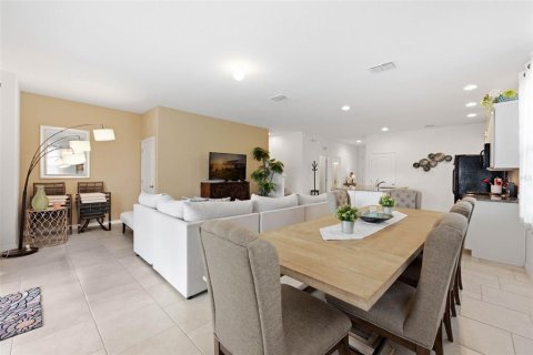 Adosado en venta en Davenport, Florida, 5 dormitorios, 228.54 m2 № 2203769 - foto 8