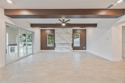 House in Tampa, Florida 3 bedrooms, 316.89 sq.m. № 1805479 - photo 10