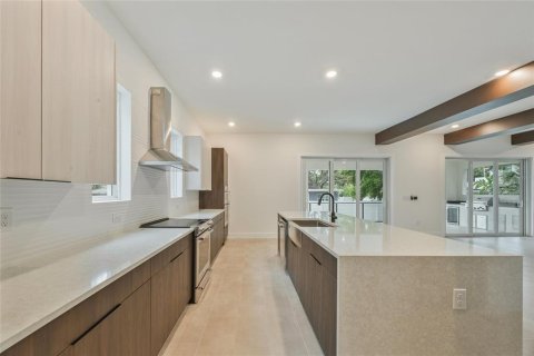 House in Tampa, Florida 3 bedrooms, 316.89 sq.m. № 1805479 - photo 13