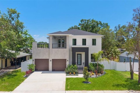 House in Tampa, Florida 3 bedrooms, 316.89 sq.m. № 1805479 - photo 30