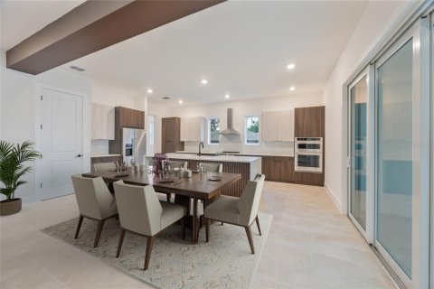 House in Tampa, Florida 3 bedrooms, 316.89 sq.m. № 1805479 - photo 4