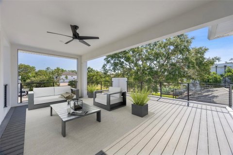 House in Tampa, Florida 3 bedrooms, 316.89 sq.m. № 1805479 - photo 7