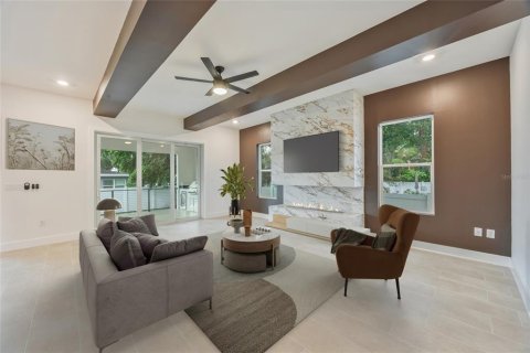 House in Tampa, Florida 3 bedrooms, 316.89 sq.m. № 1805479 - photo 3