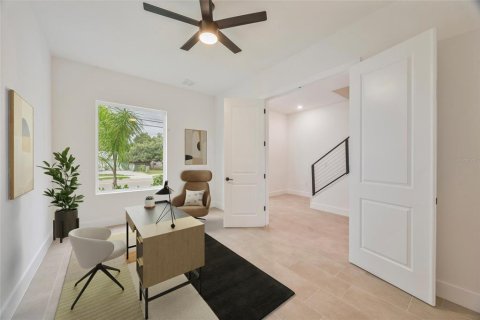 House in Tampa, Florida 3 bedrooms, 316.89 sq.m. № 1805479 - photo 5