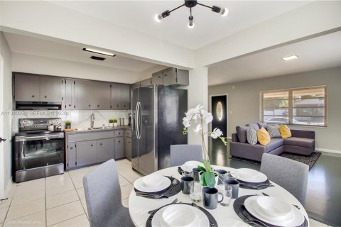 Снять в аренду виллу или дом в Майами, Флорида 3 спальни, 120.77м2, № 2005113 - фото 10