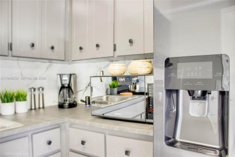 Снять в аренду виллу или дом в Майами, Флорида 3 спальни, 120.77м2, № 2005113 - фото 3