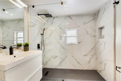 Снять в аренду виллу или дом в Майами, Флорида 3 спальни, 120.77м2, № 2005113 - фото 18