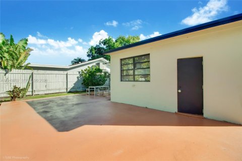 Снять в аренду виллу или дом в Майами, Флорида 3 спальни, 120.77м2, № 2005113 - фото 26