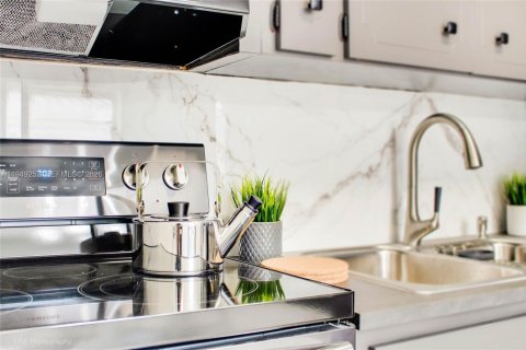 Снять в аренду виллу или дом в Майами, Флорида 3 спальни, 120.77м2, № 2005113 - фото 2