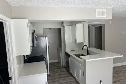 Condominio en alquiler en Orlando, Florida, 2 dormitorios, 77.02 m2 № 1905203 - foto 7