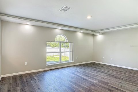 House in Deltona, Florida 4 bedrooms, 206.43 sq.m. № 1869756 - photo 12