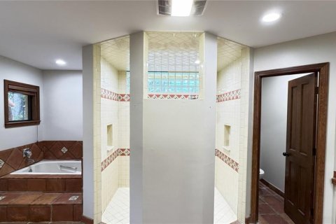 House in Tampa, Florida 5 bedrooms, 377.74 sq.m. № 1832991 - photo 12