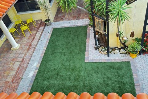 House in Tampa, Florida 5 bedrooms, 377.74 sq.m. № 1832991 - photo 23