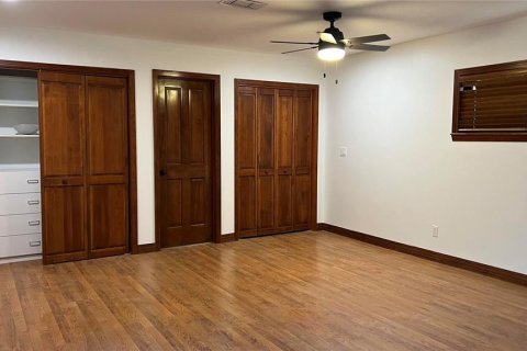 House in Tampa, Florida 5 bedrooms, 377.74 sq.m. № 1832991 - photo 9