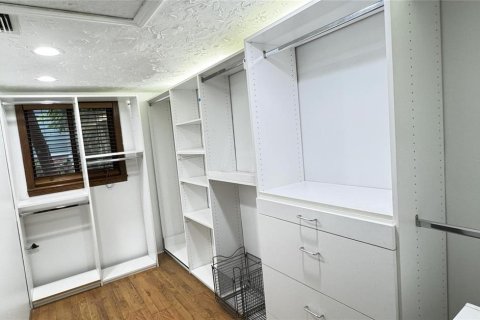 House in Tampa, Florida 5 bedrooms, 377.74 sq.m. № 1832991 - photo 10