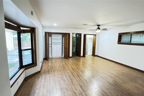 House in Tampa, Florida 5 bedrooms, 377.74 sq.m. № 1832991 - photo 16