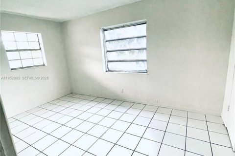 Снять в аренду квартиру в Форт-Лодердейл, Флорида 1 спальня, 485.51м2, № 2006415 - фото 5