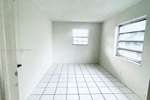 Снять в аренду квартиру в Форт-Лодердейл, Флорида 1 спальня, 485.51м2, № 2006415 - фото 4