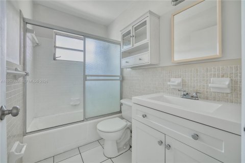 Apartment in Fort Lauderdale, Florida 1 bedroom, 485.51 sq.m. № 2006415 - photo 13