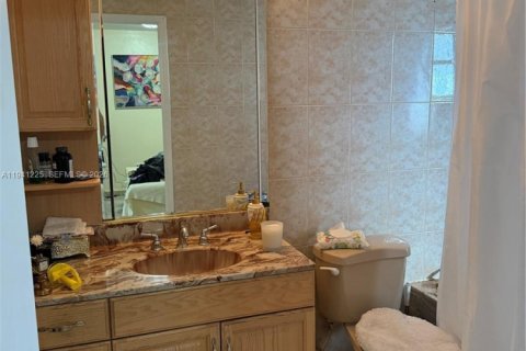 Condo in Hialeah, Florida, 3 bedrooms  № 1998785 - photo 17