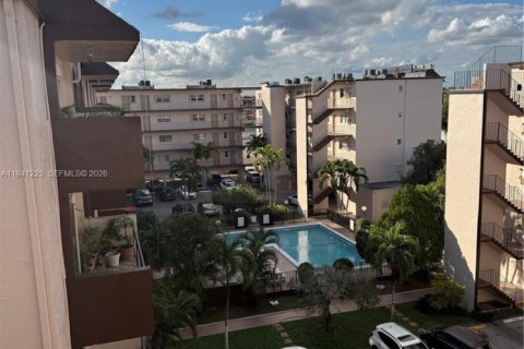 Condo in Hialeah, Florida, 3 bedrooms  № 1998785 - photo 26