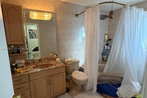 Condo in Hialeah, Florida, 3 bedrooms  № 1998785 - photo 16
