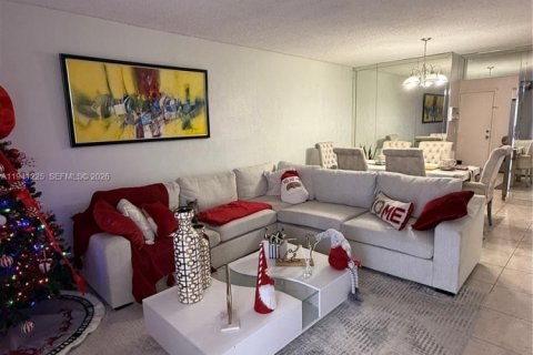 Condo in Hialeah, Florida, 3 bedrooms № 1998785
