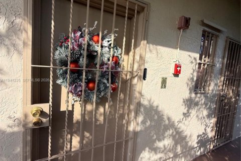 Condo in Hialeah, Florida, 3 bedrooms  № 1998785 - photo 23