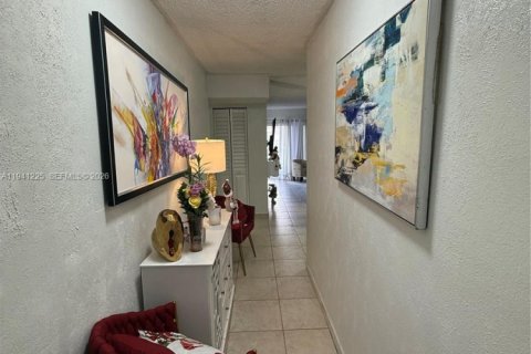 Condo in Hialeah, Florida, 3 bedrooms  № 1998785 - photo 25