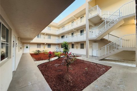 Condo in Hialeah, Florida, 3 bedrooms  № 2172323 - photo 26