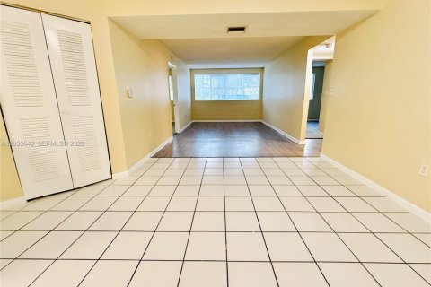 Condo in Hialeah, Florida, 3 bedrooms  № 2172323 - photo 4