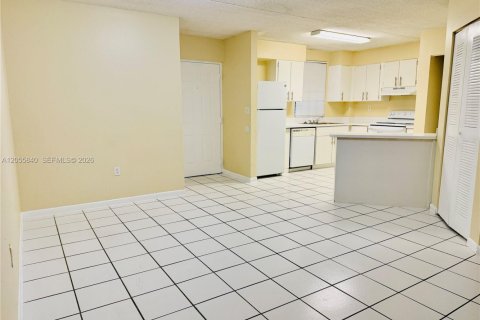 Condo in Hialeah, Florida, 3 bedrooms  № 2172323 - photo 9