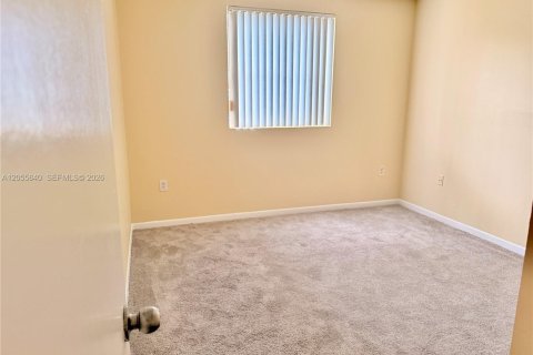 Condo in Hialeah, Florida, 3 bedrooms  № 2172323 - photo 20