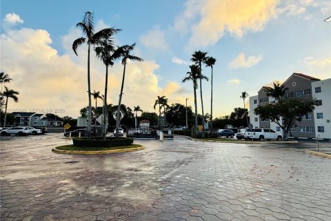 Condo in Hialeah, Florida, 3 bedrooms  № 2172323 - photo 29