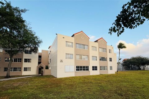Condo in Hialeah, Florida, 3 bedrooms  № 2172323